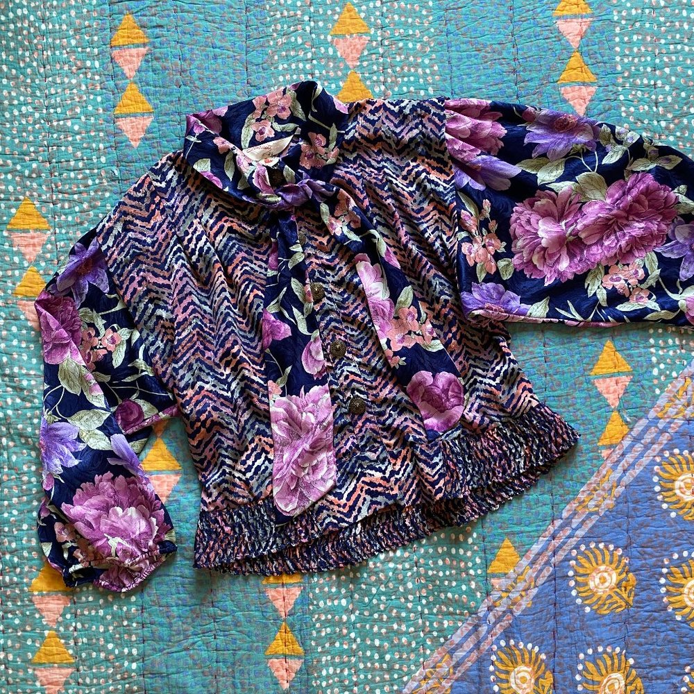 VINTAGE 80s Maximalist Susan Tudor Blouse in Pink and Blue Floral - Size M